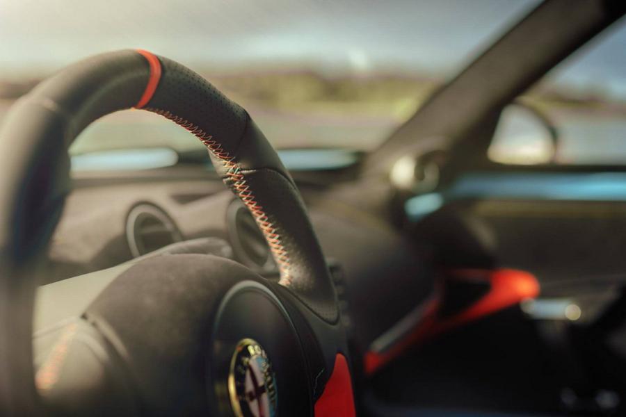 Детали интерьера Alfa Romeo 4C Zeus by Pogea Racing (001) 2019 года  (фото 42 из 42)